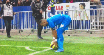 米兰欲用恩昆库换莱万遭巴萨否认（巴萨否认米兰以恩昆库交换莱万的传闻）