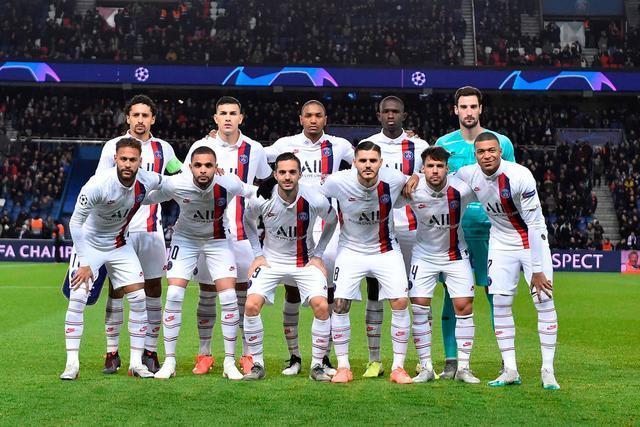 TyC记者：斯卡洛尼将带着大力神杯参加世界杯抽签仪式（据TyC记者报道，斯卡洛尼将携大力神杯出席世界杯抽签仪式）