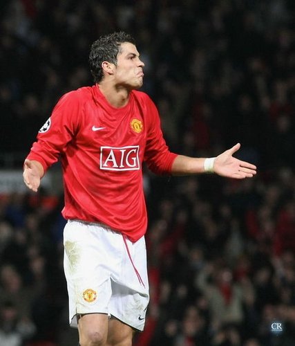 电讯报：曼联执意追求谢什科的做法显得有些奇怪（电讯报：曼联一味追逐谢什科的举动令人费解）