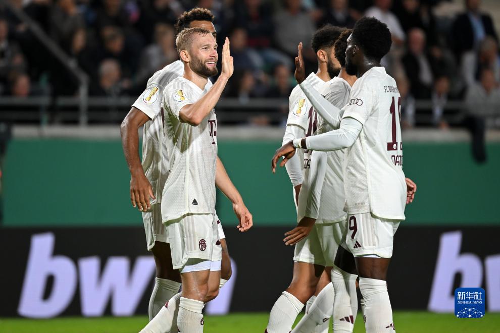 足球报：泰山队确定由韩鹏继续执教；有意更换2名中后场外援（足球报：泰山队确认韩鹏留任主帅，拟更换两名中后场外援）