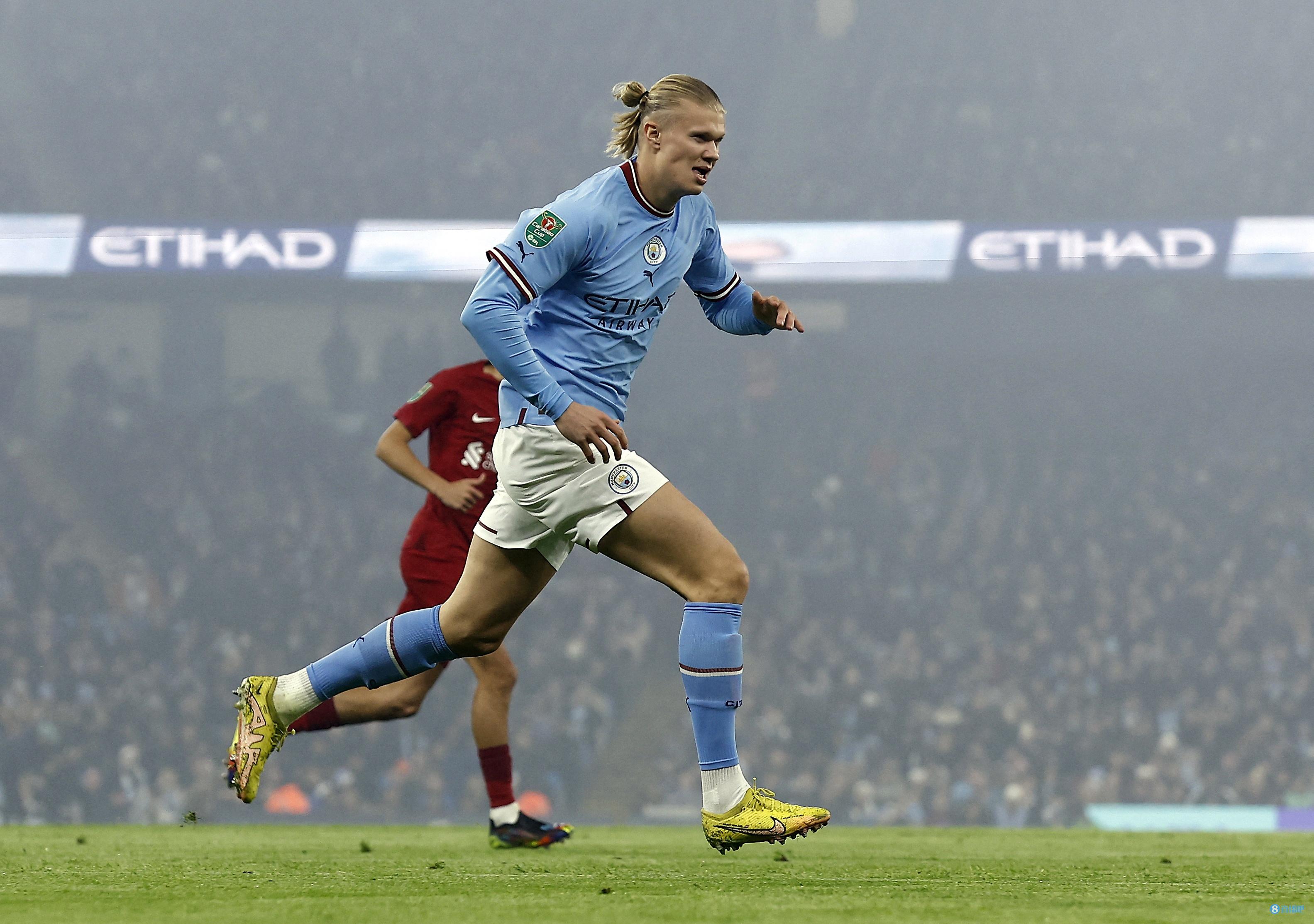 奥莱报：迪马利亚壁画遭到涂污，青训教练指责罗萨里奥球迷（奥莱报：迪马利亚壁画被涂鸦，青训教练怒批罗萨里奥球迷）