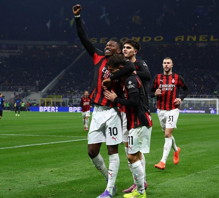 FM26逆天Bug，外场球员“闪现”至门前挡出对方主罚的点球（FM26离谱漏洞：外场球员瞬移到门前封出对手点球）