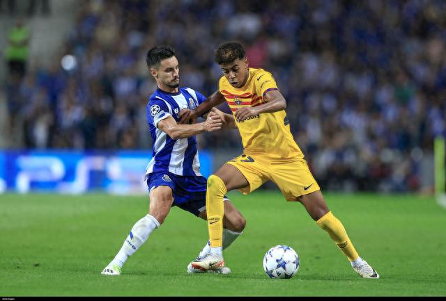 阿隆索：球队内部非常团结，阿诺德在皇马有适应过程是正常的（阿隆索：队内高度团结，阿诺德在皇马的适应期属正常）