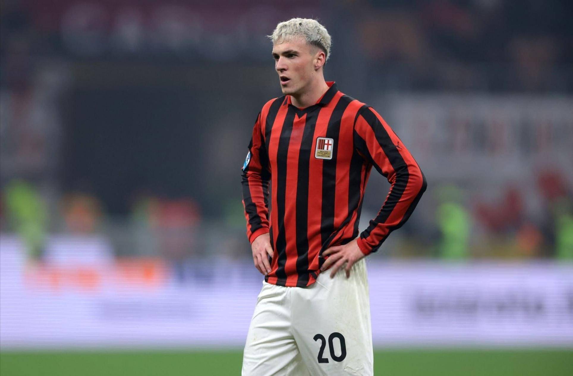 湖人詹姆斯关键三分锁定胜利（詹姆斯飙中制胜三分，湖人锁定胜局）