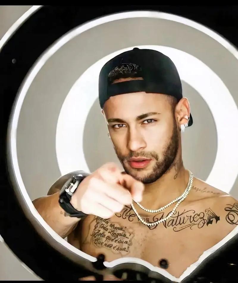 剑南春丨拜仁让二追六6-2逆转弗赖堡，奥利塞2射3传，卡尔传射