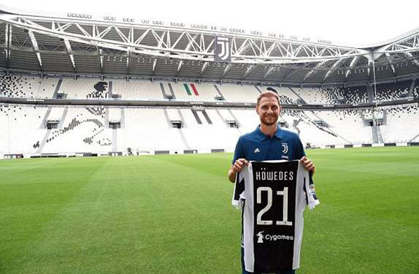 TA：曼联有B费1年选择续约条款，沙特、欧洲一些俱乐部关注他（英媒：曼联握有B费一年续约选项，沙特及多家欧洲俱乐部关注）