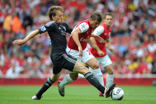 瓦伦西亚对阵塞维利亚：首发阵容与比赛前瞻（瓦伦西亚vs塞维利亚：首发名单与赛前解析）