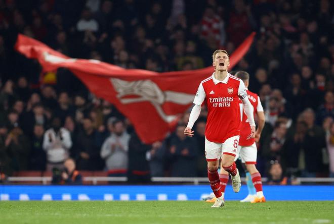 诺坎普国王，巴萨对阵毕包第10分钟时主场观众高喊“梅西”