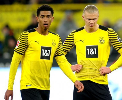 亚马尔送制胜助攻后染黄，无缘下一轮对阵布拉格斯拉维亚的欧冠（亚马尔助攻制胜后吃黄停赛，欧冠下轮无缘战布拉格斯拉维亚）