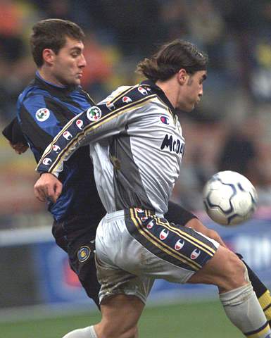 记者：赫伊森等5名后卫缺席皇马训练，阿森西奥遭遇病毒感染（记者：皇马训练缺席赫伊森等5名后卫，阿森西奥感染病毒）